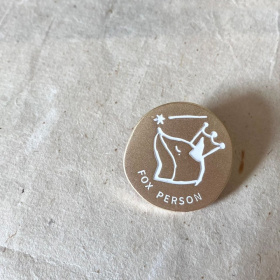 金屬電鍍霧金胸針 FOX PERSON-白線款3