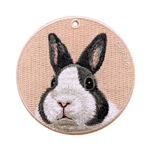 雙面刺繡吊飾（黑白道奇兔）